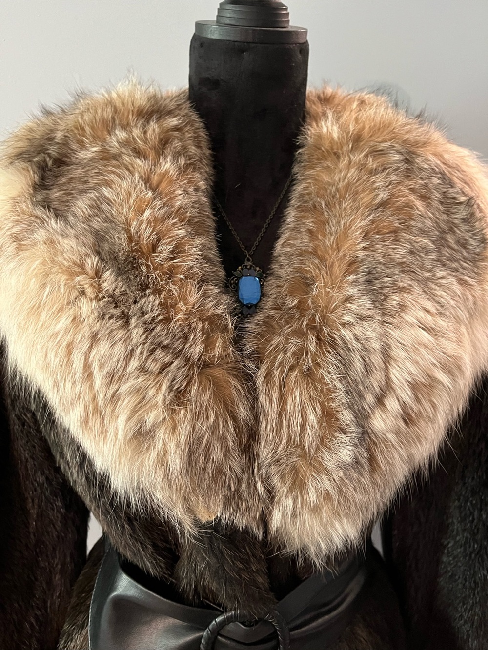 🌟 Vintage Real Fur Coat
1970’s Grungy Shaggy - Picture 4 of 9